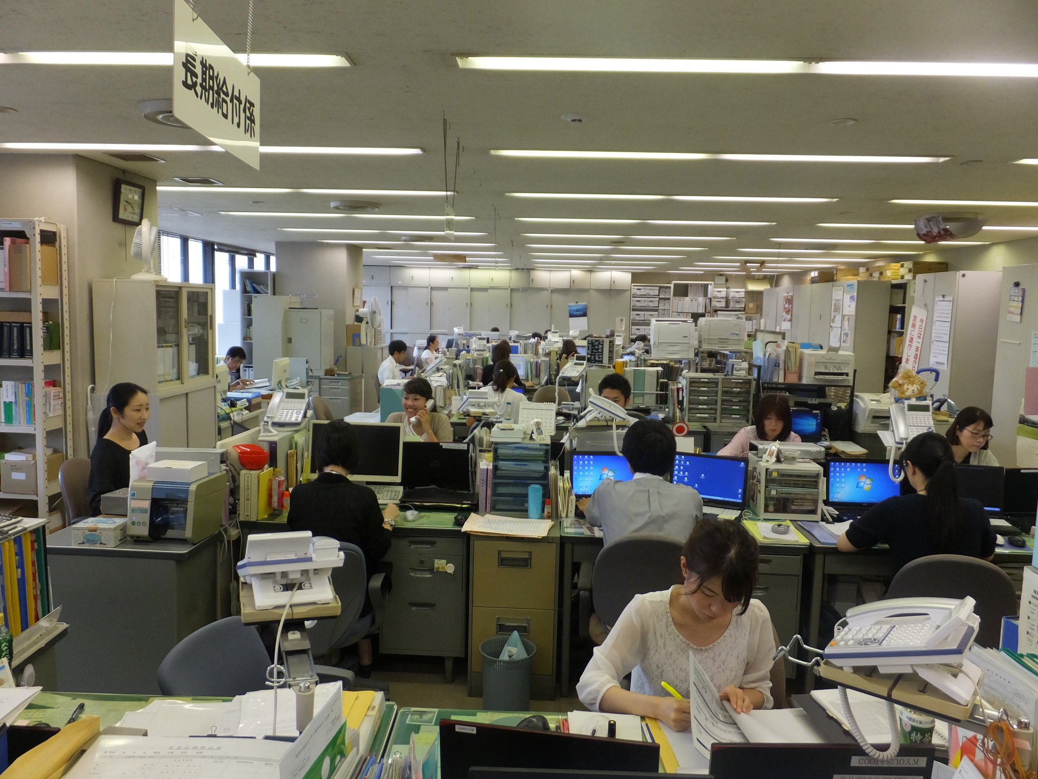 公式 広島就活 Go ひろしま 職員募集 公立学校共済組合広島支部では 採用 試験の申し込みを受付中 〆切 10 13 金 職場は広島県庁東館4fで 広島県内の公立学校等の教職員に対する福利厚生事務に関する仕事をします 活気のある職場です