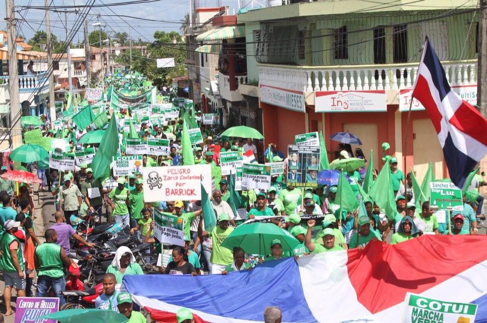 ManuelRobles44's tweet photo. Con cada marcha se siguen sembrado semillas de esperanzas en cada localidad y aumenta el sentimiento verde... #BarahonaMarcha #CotuiMarcha https://t.co/B2lgxrxw5O