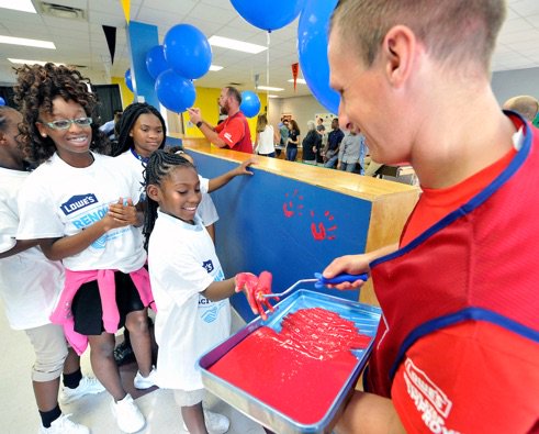 BGCA_Clubs's tweet photo. Show your support for @BGCA_Clubs  by donating $1, $5 or $10 at any @Lowes  store nationwide, now through Sept. 5. #GreatFutures https://t.co/yWtOsIGNUT