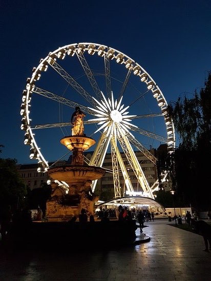 SutherlandIan's tweet photo. Nighttime elevates the charm of #Budapest https://t.co/vPiFpAnrRe