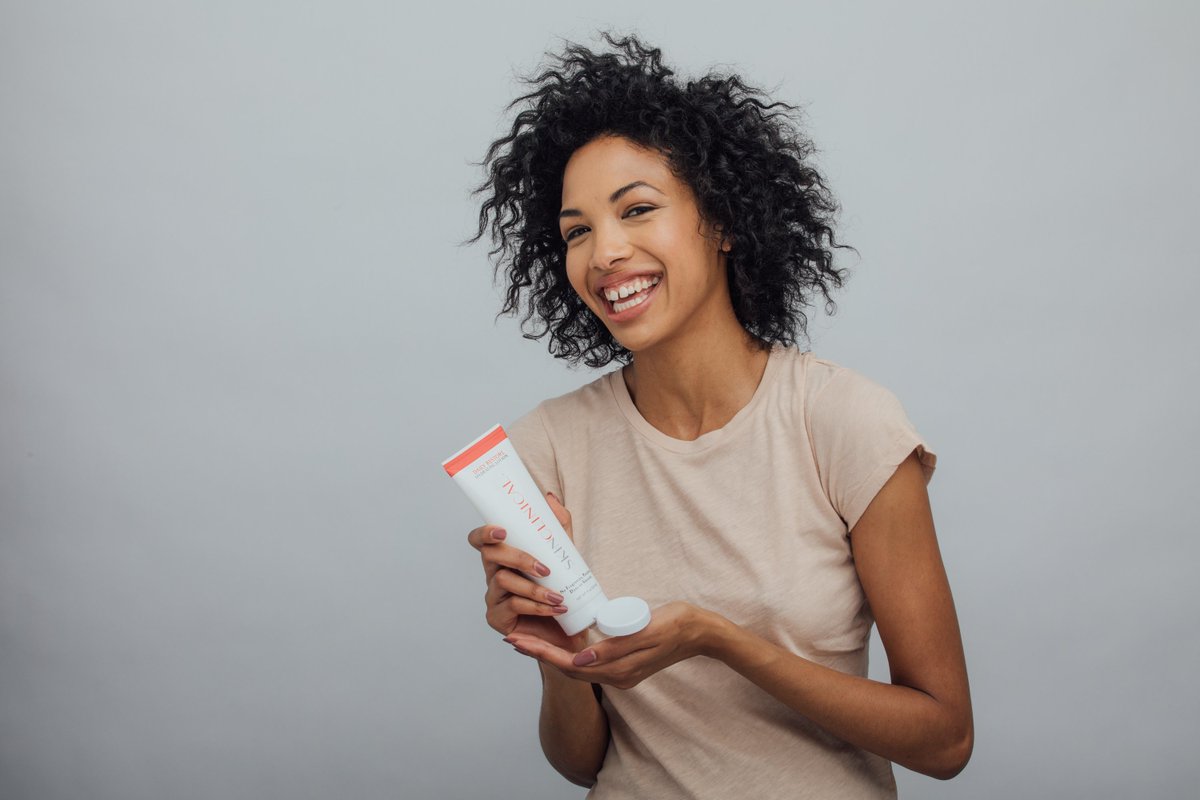 SkinClinical's tweet photo. Don't let your lotion stop at moisturizing. Daily Restore Hydrating Treatment repairs, restores and strengthens damaged skin. #SkinClinical https://t.co/IigIda3PPK