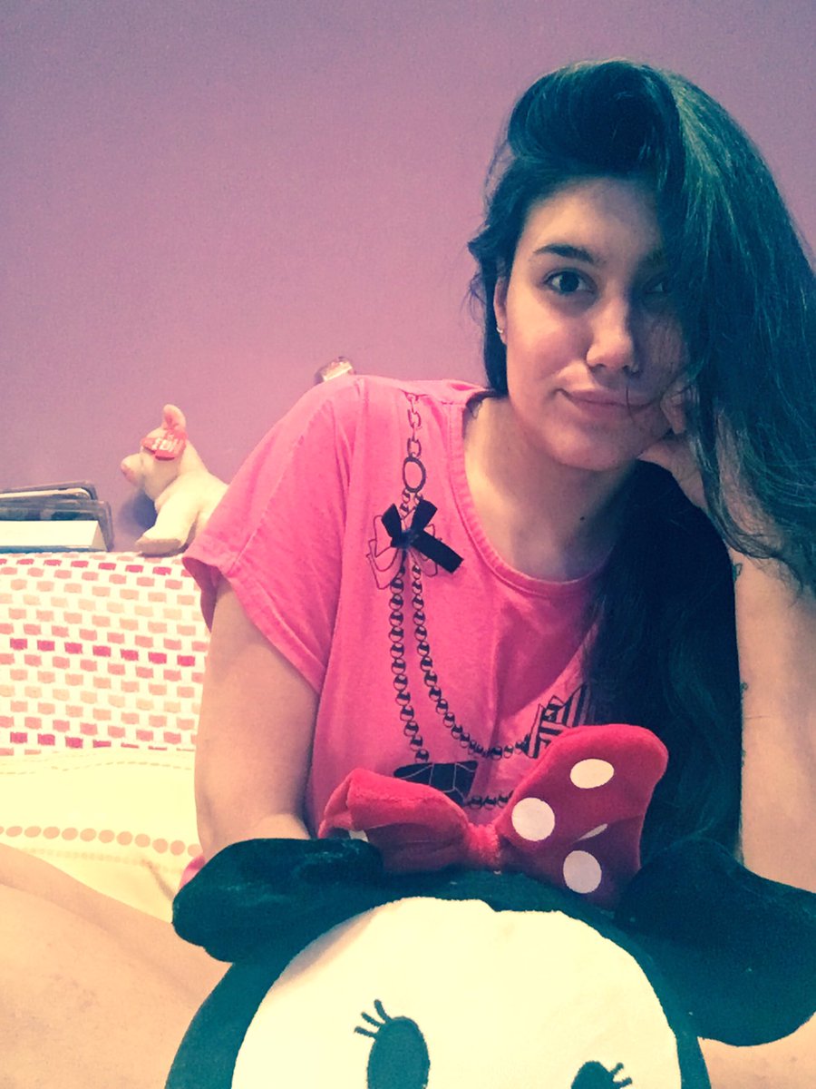 Belchu_bel's tweet photo. Siempre adulta! ☝🏼 (el pijama, el peluche) 😽🙌🏼 #seterminaelfinde https://t.co/Xnaq6Pb9cn
