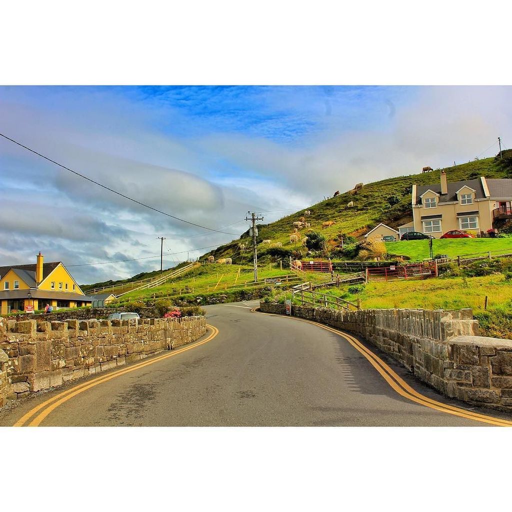 kbaig93's tweet image. Little towns of Ireland 🇮🇪 / / #roadsofinstagram ift.tt/2iBbMDL