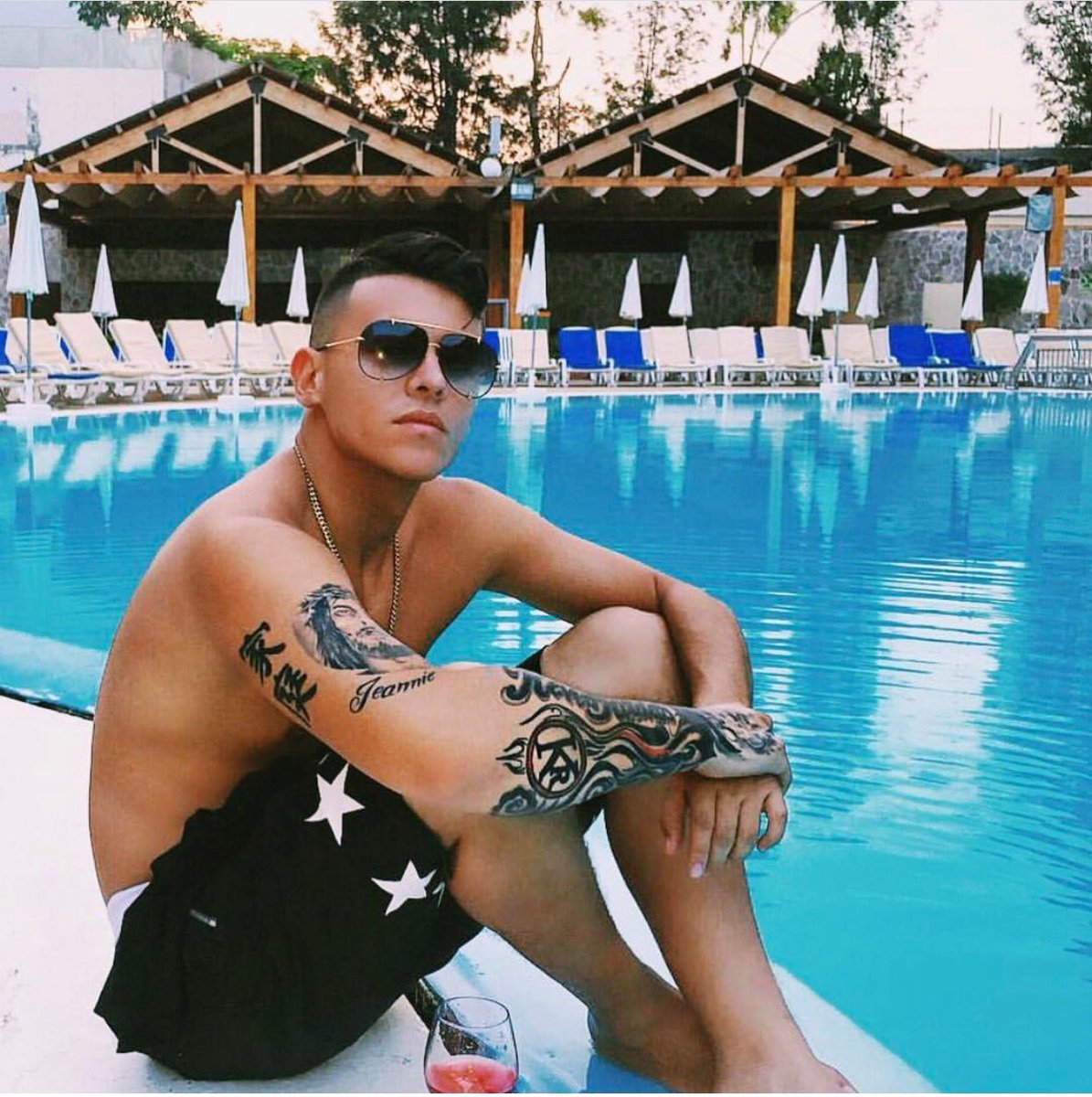 KEVINROLDAN's tweet photo. Si alguien te desea el mal, tu deseale el bien. Cada quien ofrece lo que tiene y lo que es! https://t.co/JsQ3A4Oono