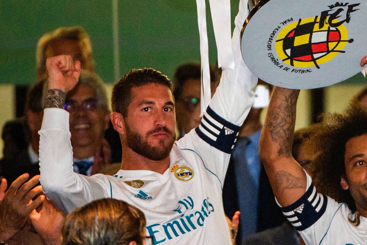 brfootball's tweet photo. 21st May: Real Madrid win La Liga

27th August: Real Madrid lift the La Liga trophy https://t.co/NAb8CNtHek