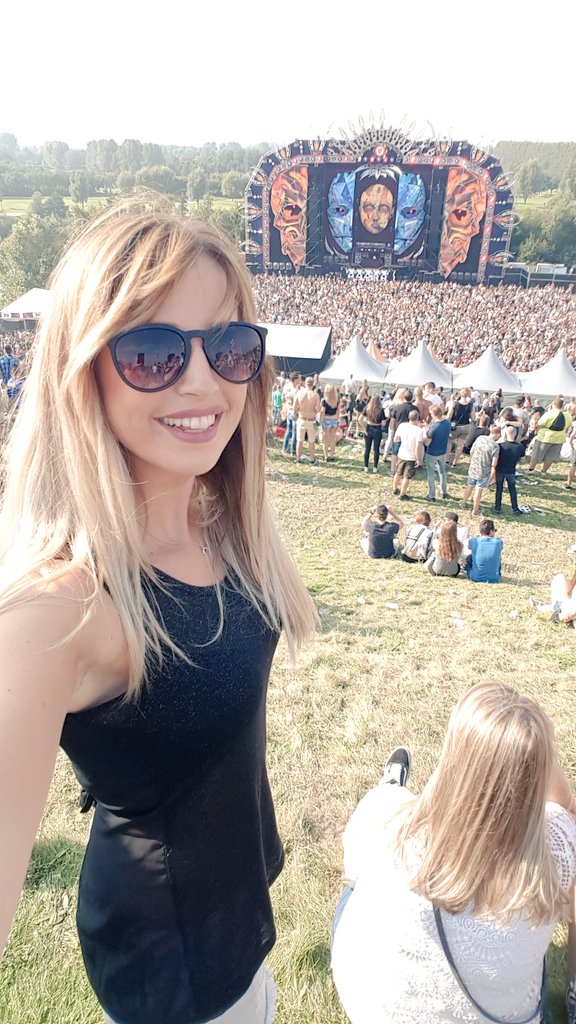 MarjoleinE87's tweet photo. Ohh wat kan het leven toch mooi zijn. En wat kan je je vrij voelen! #festivalleven #Mysteryland #ML2017 #happyme https://t.co/JRsMRDMt6H