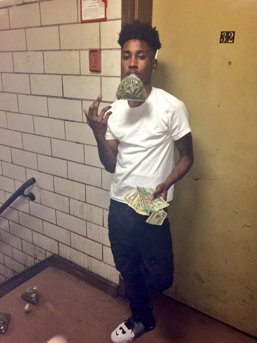 Fvckguwop_'s tweet photo. Section 8 I Grew up in Apartments 🏪💲💯🗣💤💤 #ODC 🔞 https://t.co/EpYchNtr63