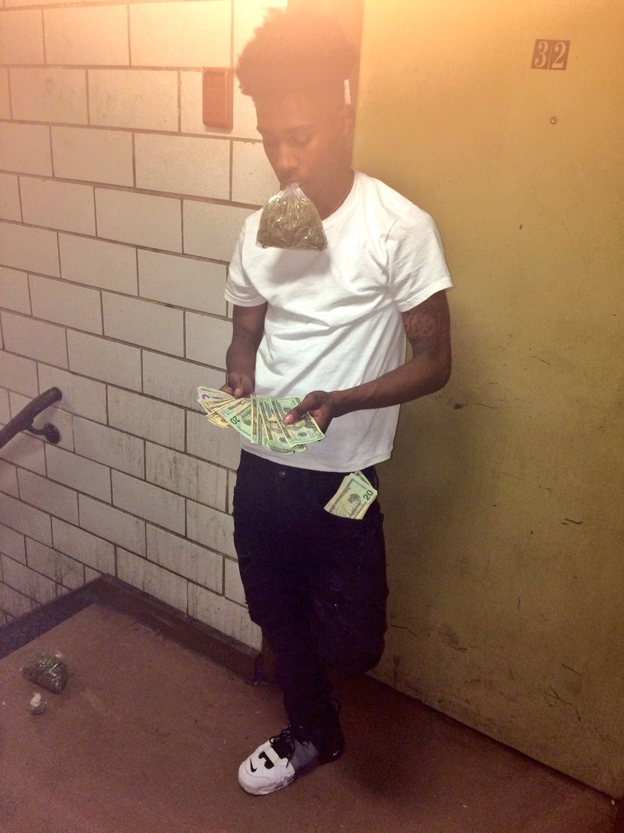 Fvckguwop_'s tweet photo. Section 8 I Grew up in Apartments 🏪💲💯🗣💤💤 #ODC 🔞 https://t.co/EpYchNtr63