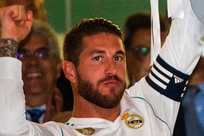 brfootball's tweet photo. 21st May: Real Madrid win La Liga

27th August: Real Madrid lift the La Liga trophy https://t.co/NAb8CNtHek