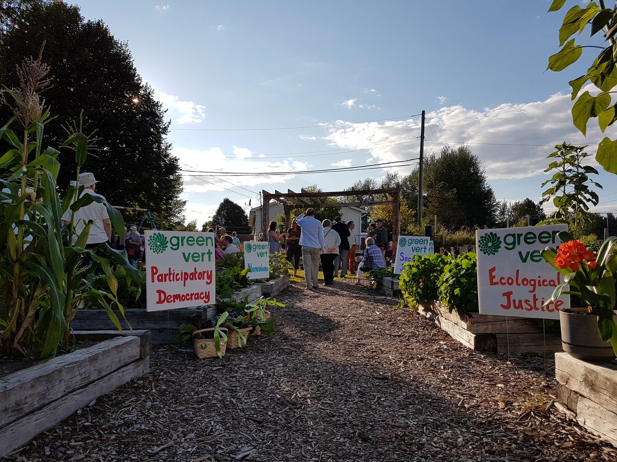 A celebration of #localInnovation with <a href="/ElizabethMay/">Elizabeth May</a> at @TheVilleCoop in #Fredericton! #nbpoli