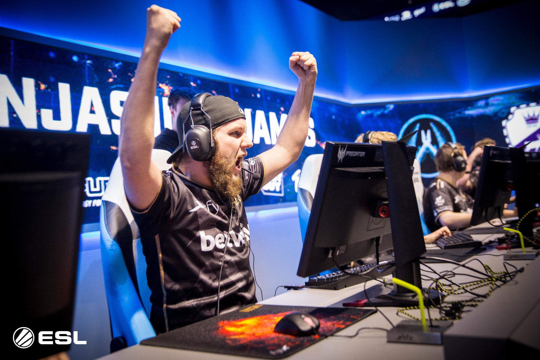 Stewie2k cs go. Zeus игрок кс го. Киберспортивная команда нави. Cyber cs go. Тим ликвид стьюи.