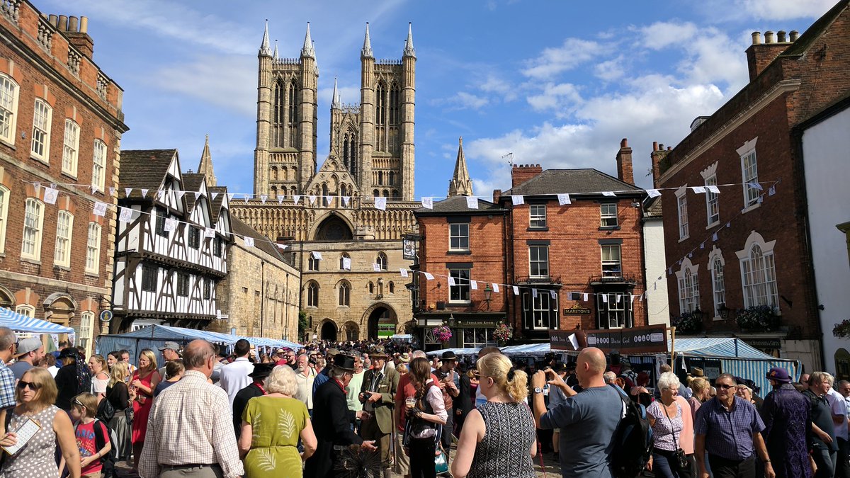 TravelJunkieGrl's tweet photo. #Lincoln looks fabulous during the annual #Steampunk Festival & the castle area is a great place to start!
#asylum2017 #asylumSteampunk https://t.co/MIYtZ52PYc