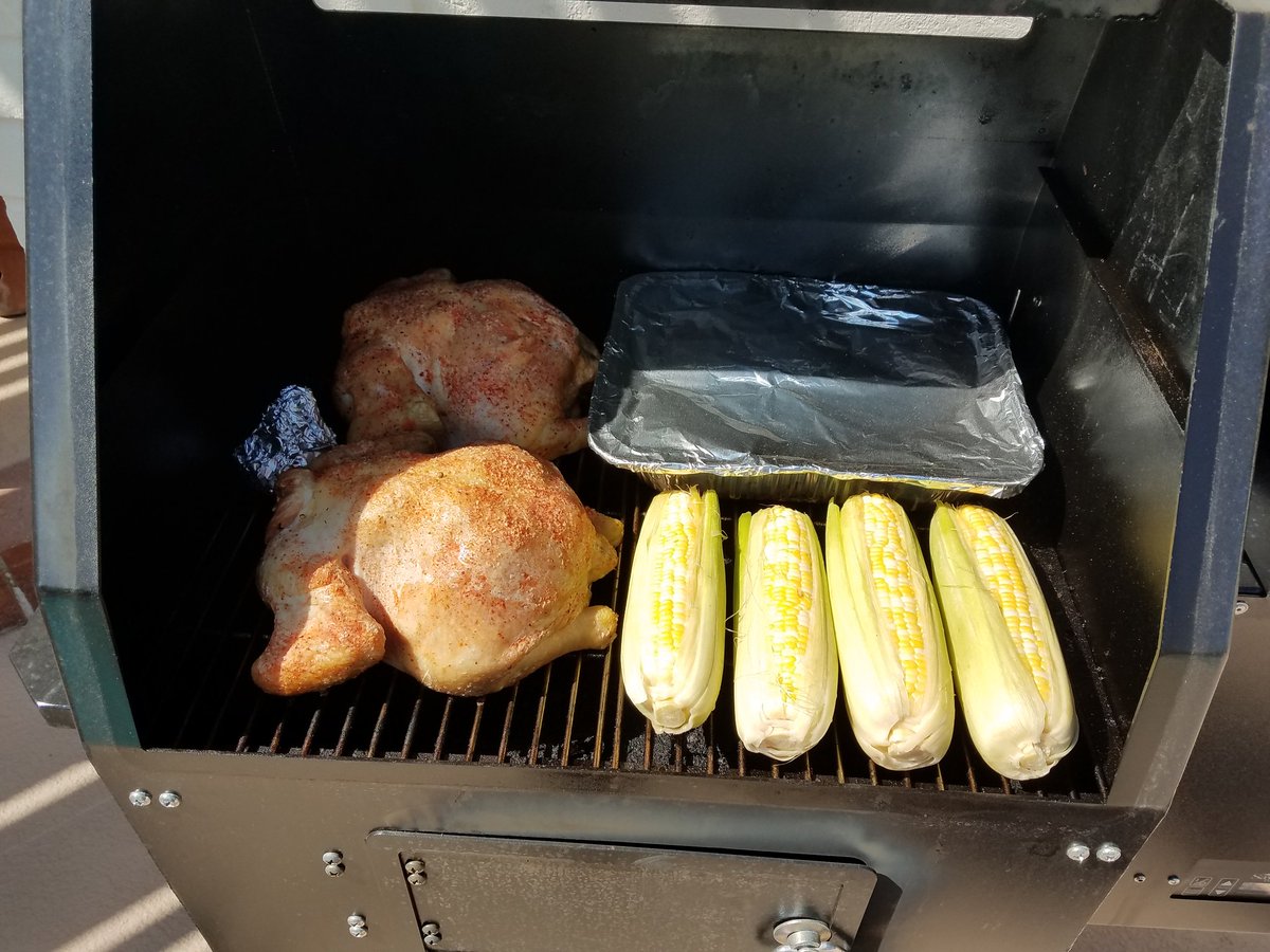 TheKingOfBBQs's tweet photo. Sunday Smoke Out on the Outlaw Pellet Smoker! https://t.co/eThGoavHUr