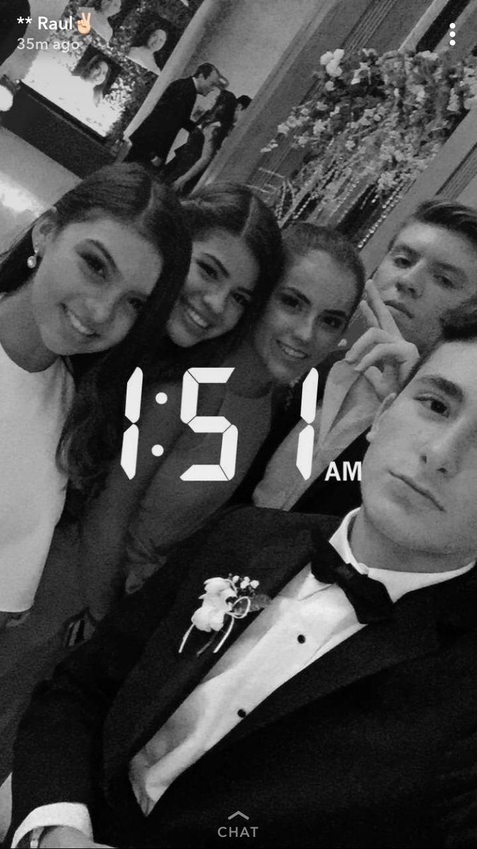 stephimartinezz's tweet photo. sus idiotesas son la razón por cual tengo un six pack #itsametaphor #debutt @jocelynalemaan @Dante___S @alyboek https://t.co/dPqFlGQ5xV