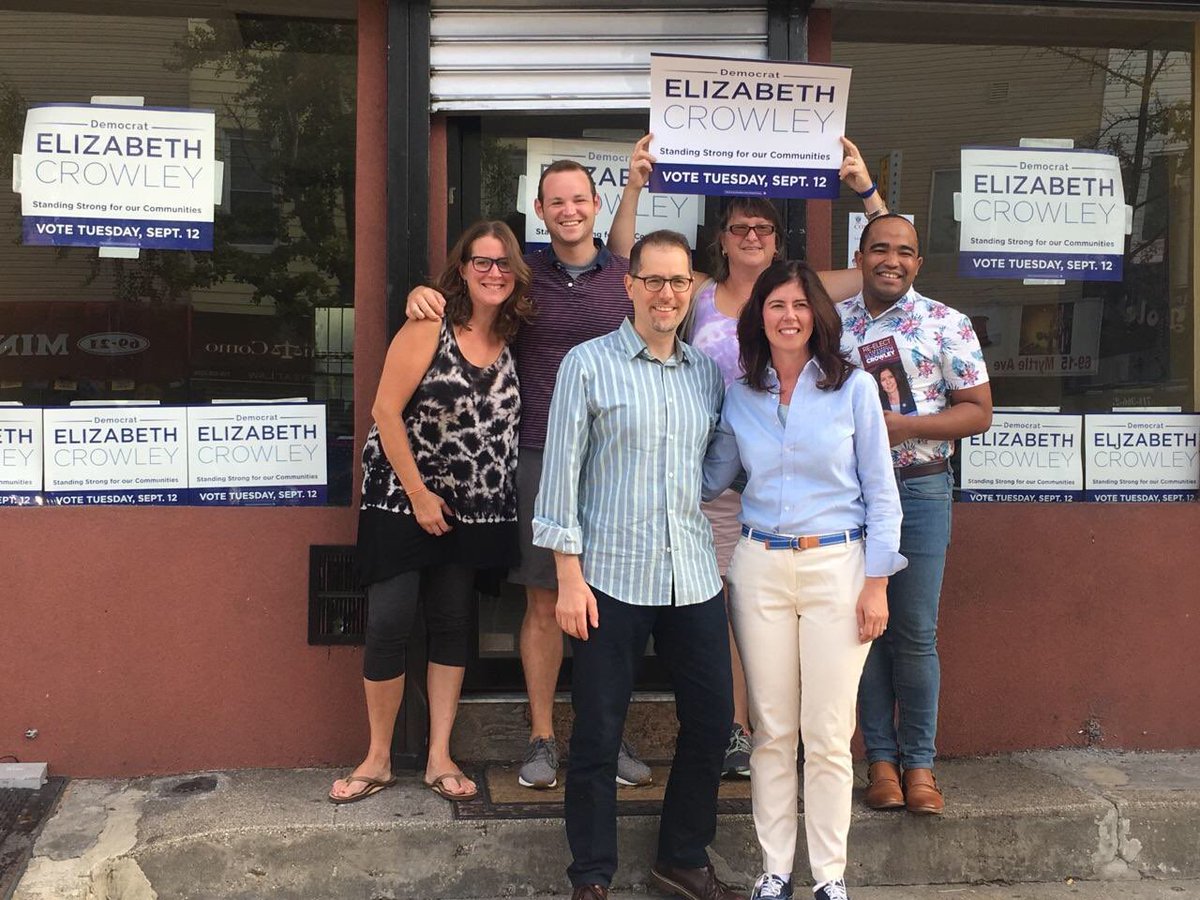 LizRittr's tweet photo. Team @MarkLevineNYC &amp; @ObamaDems getting ready to knock some doors in Woodhaven for @ElizCrowleyNYC #crowley2017 working hard for Queens https://t.co/eFQn3k29PB