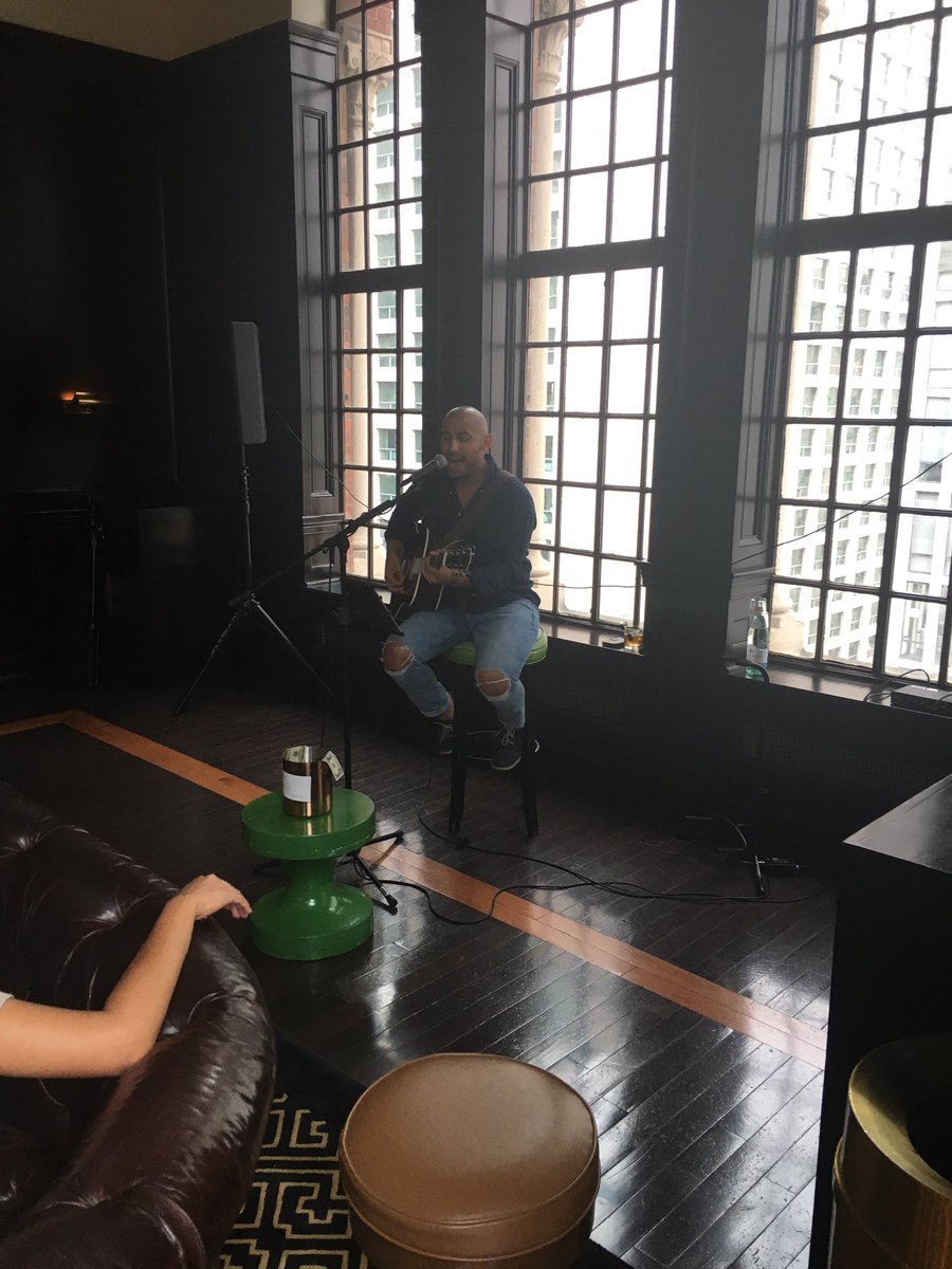 MannyTorresFans's tweet photo. Look who's back! #MTM #Chicago #AmericanIdol https://t.co/XDSYoYMB07