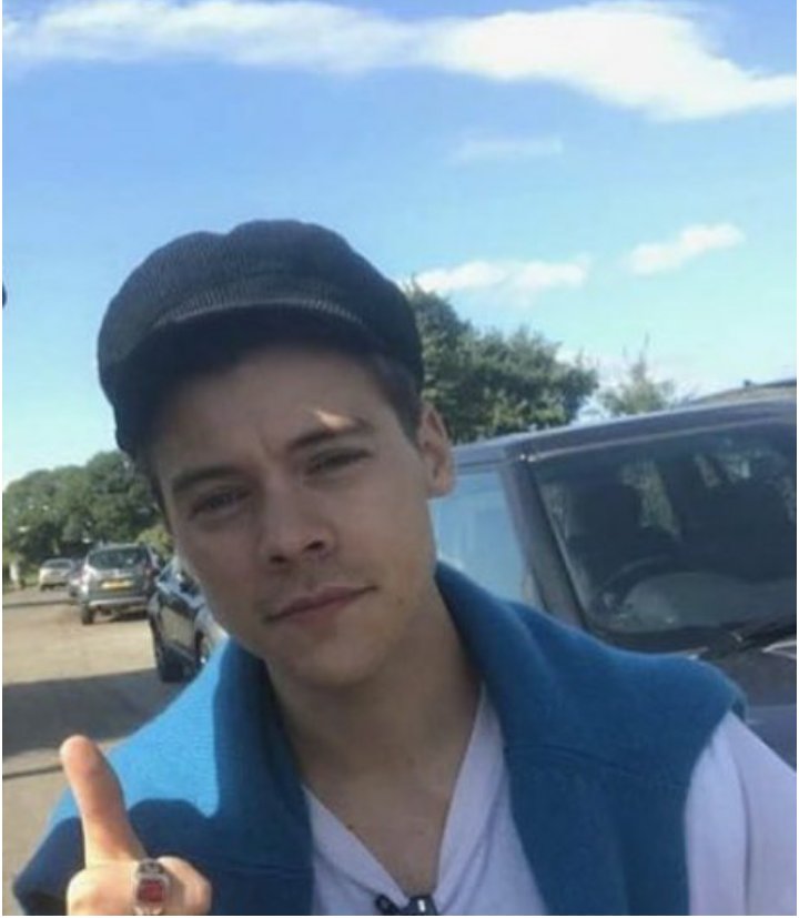 28913Larry's tweet photo. Last night this miracle was in my dream😍😭😚
❤❤❤ @Harry_Styles 👑👑 https://t.co/MmbdKUwRf0