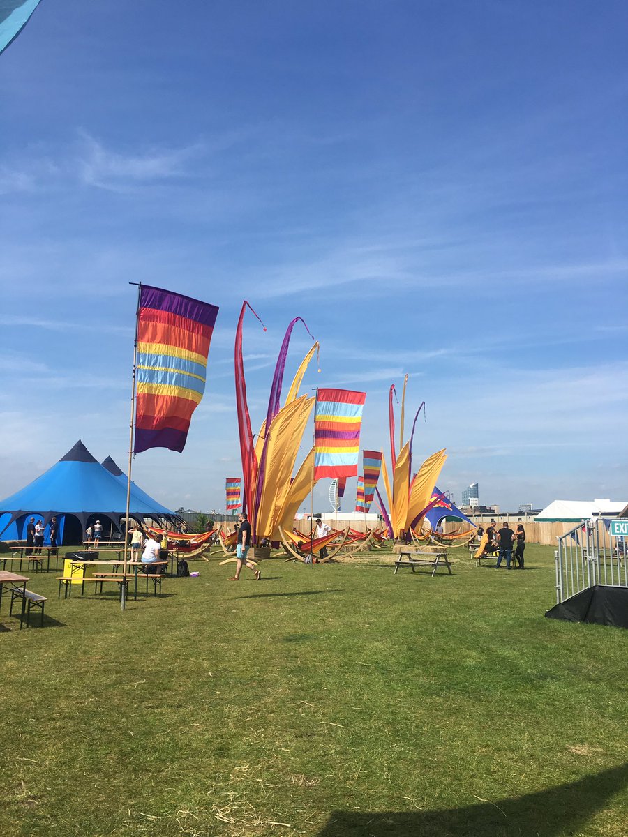 southseablog's tweet photo. Had such an awesome weekend at @VictoriousFest, the weather was amazing and music and food great 👌🏻 https://t.co/ejQuKL7lOJ