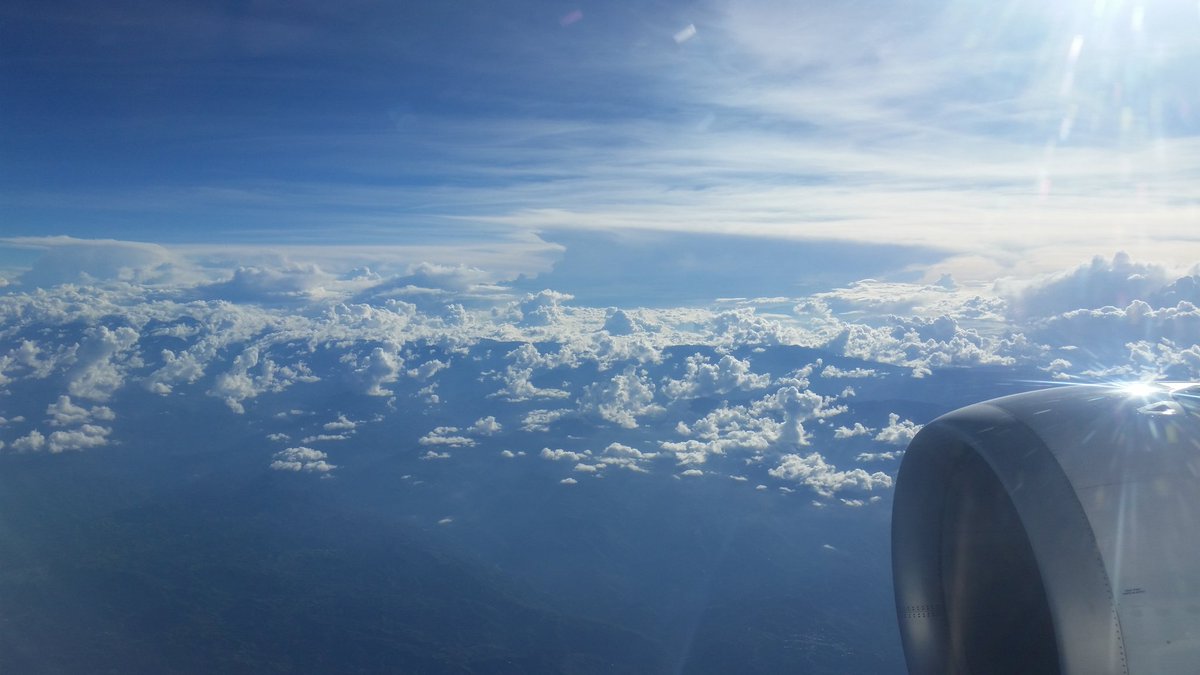alexmo23's tweet photo. @LATAMAirlines Atardecer desde latam cartagena - bogota https://t.co/Fh13b8v7lz