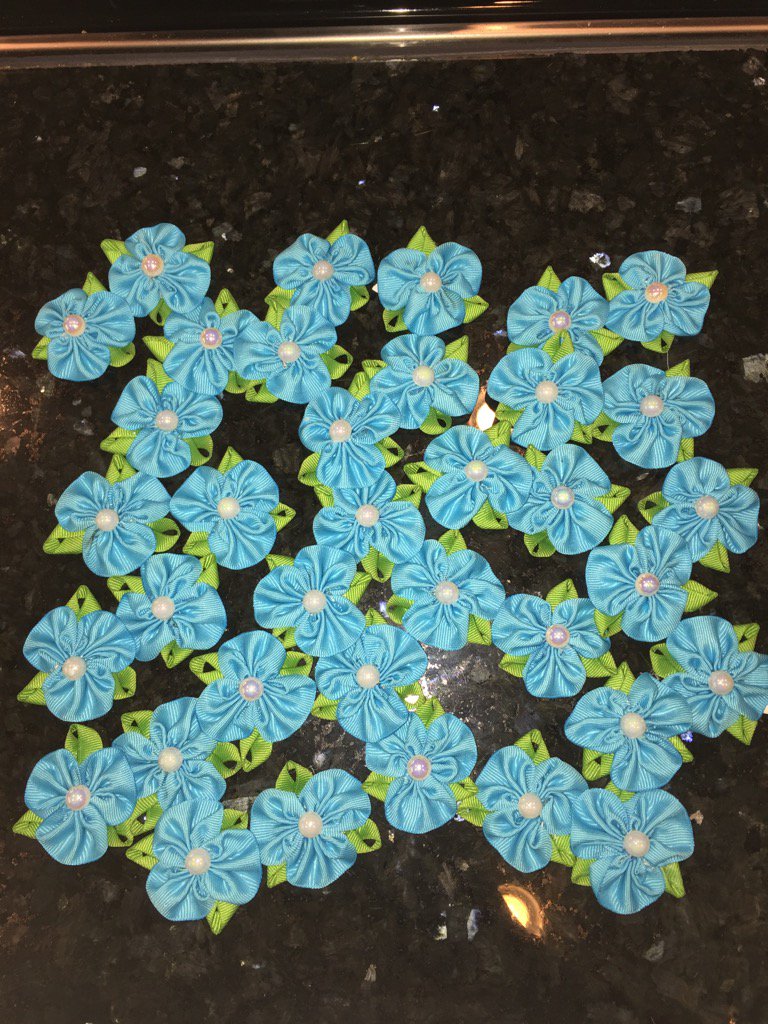 LolaCrystals's tweet photo. Prepping Princess Poppy Troll flowers for a Troll Birthday Party going to Australia!! https://t.co/YvNO6tYsqU