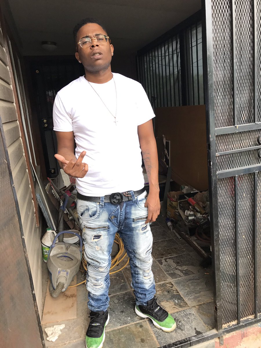 Campaign_Self's tweet photo. #CampaignSelf but it's BIG Campaign to you niggas...... 🖕🏾 https://t.co/epcXexkCzT