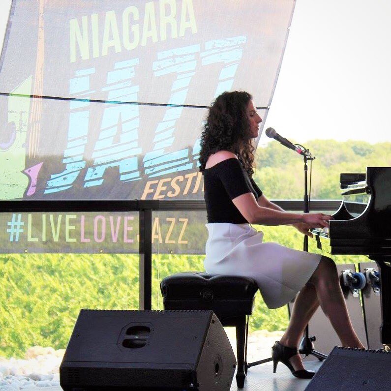 lailabiali's tweet photo. Wish I could do this every Sunday afternoon. 🙏🏻🍇🎶🍷 1 of the hottest &amp; most memorable, thx to @jazzniagara, @geokollermusic &amp; @Larnell_Lewis! https://t.co/7afw9m8OU3