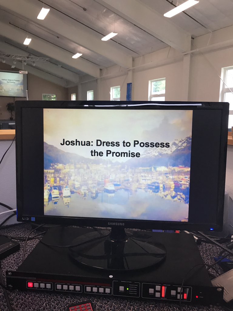 TheAlaskaPastor's tweet photo. @mediashout All of our four projectors are like this with the black sides instead of a full screen https://t.co/xsgvpEJhuh