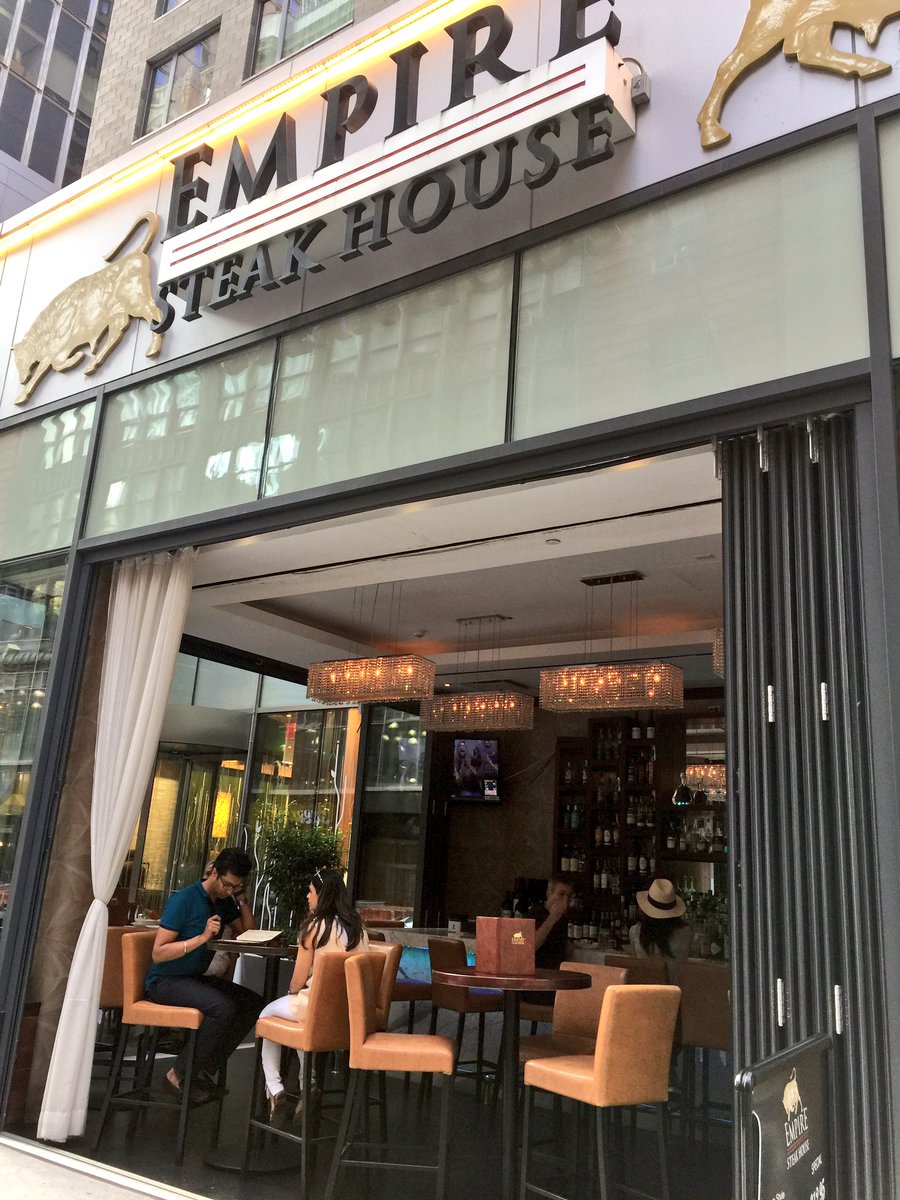 EnterpriseFood's tweet photo. Empire Steak House
NY/237 W 54th St
3.5
旅行会社のオプションに組み込まれていたステーキ屋。肉はかなり柔らかいくて良い。ただ、接客がイマイチというより、ナメてたので駄目。 https://t.co/9vyqSutYlE