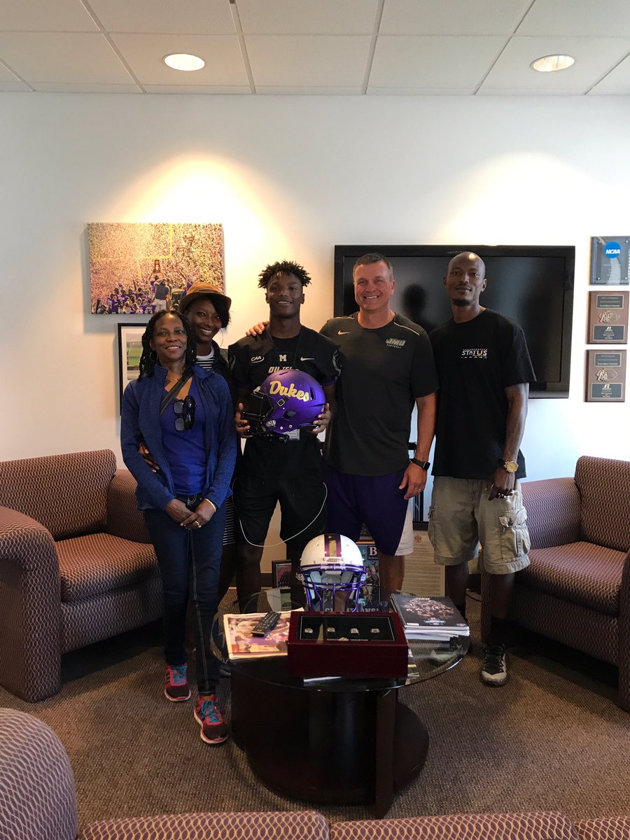 Jamari14_'s tweet image. COMMITTED!💜🐾
#LLBW #RIPBigD #JMUBreed