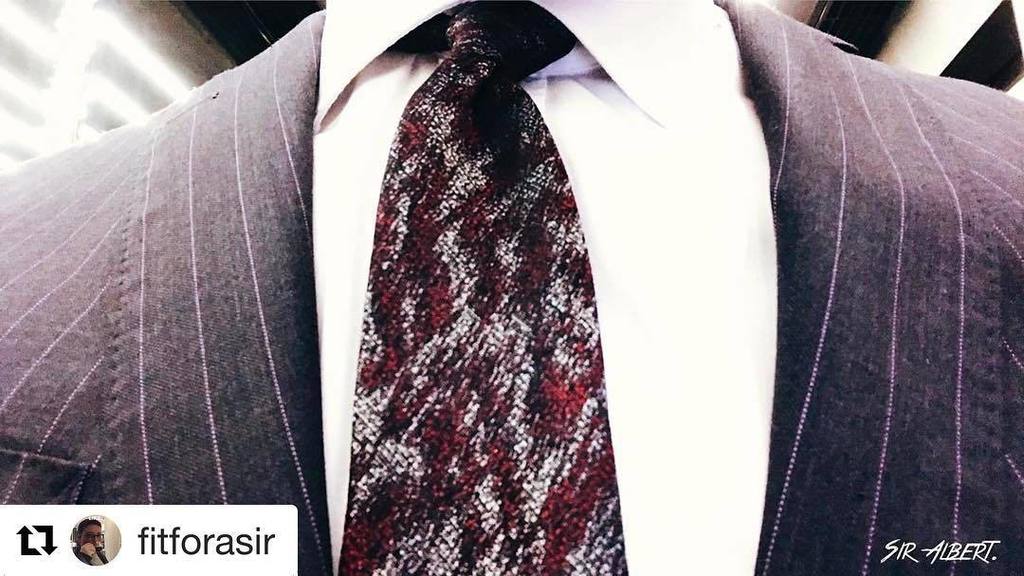 samstailor's tweet photo. #Repost @fitforasir
・・・
SIMPLE BUT SIGNIFICANT... #SamsTailor #SamsTailorHongKong
#suited #fitforasir #siralbert #fancyselfie https://t.co/FOjF7Pej6L
