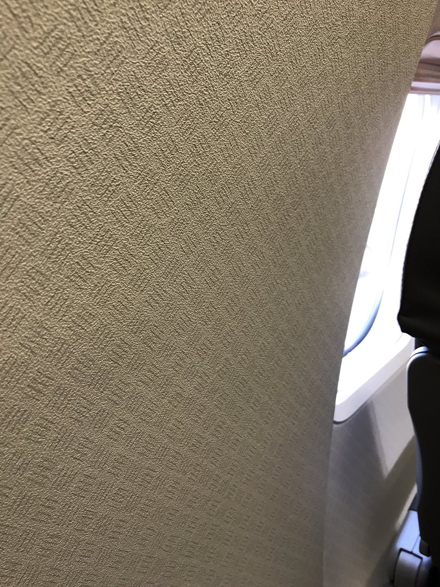 BigRSayers's tweet image. Not sure 10A on a 737 counts as a window seat @AmericanAir