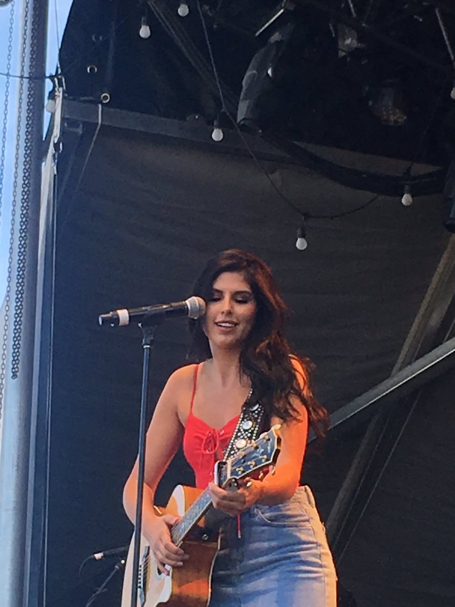 AilsaStille's tweet photo. @gottabealee killed her set at #LucknowMITF it was lovely talking with you backstage after the show Hun!! Make it out to Ottawa soon! https://t.co/OyL1gGeOIi