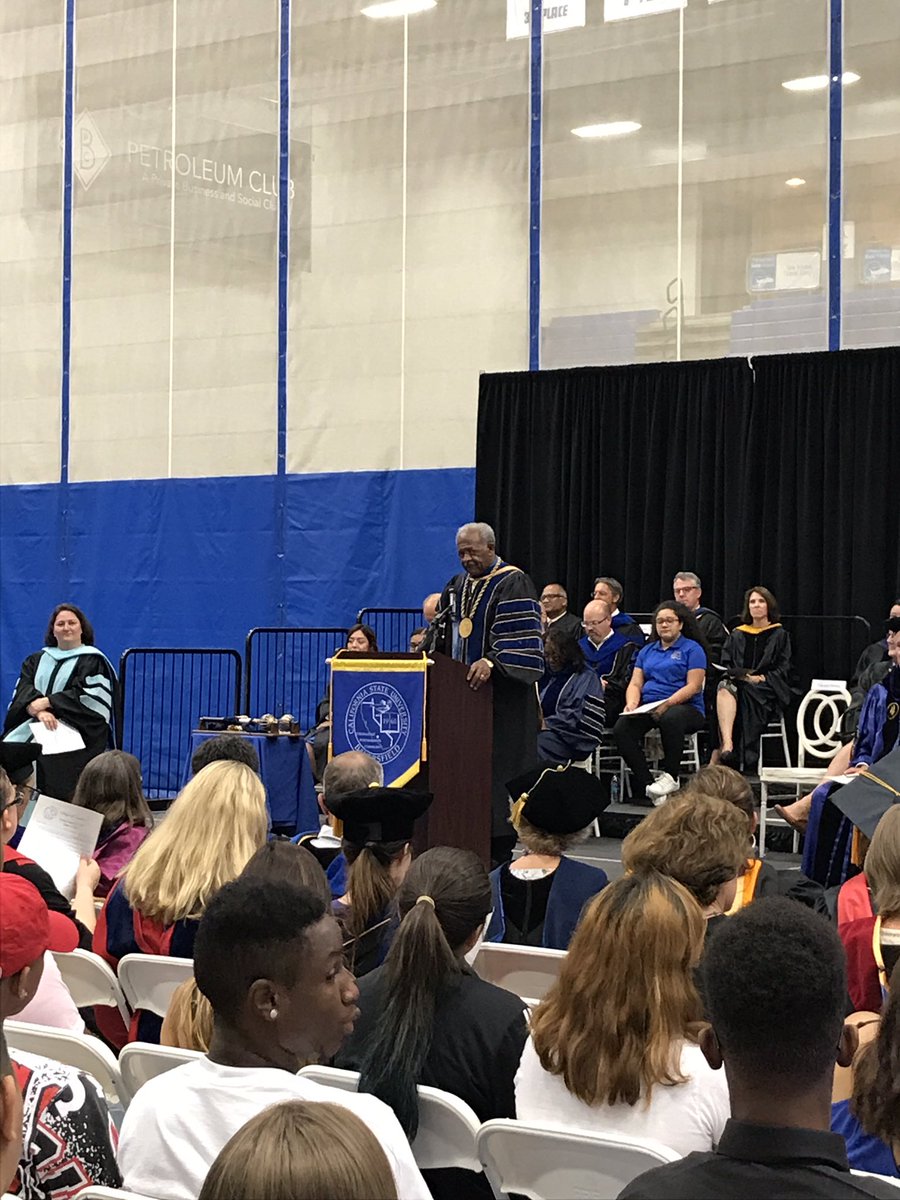CSUBakersfield's tweet photo. Welcome to #CSUB!! New Student Convocation & Pinning Ceremony was a success!! See you all tomorrow for the 1st day of #CSUBFall2017 ππΌππ https://t.co/0ldKWsUeo3
