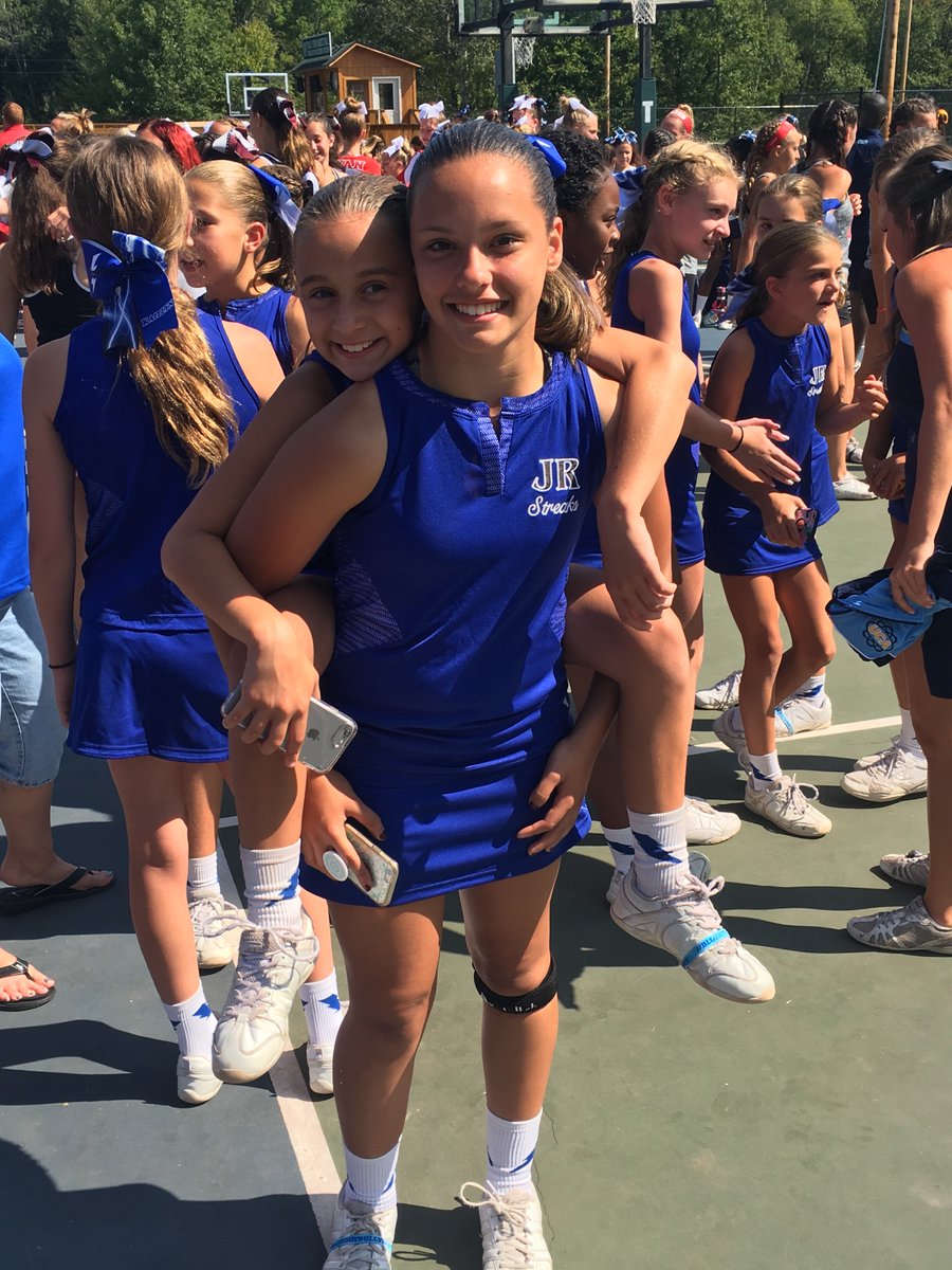 JrStreaks's tweet photo. Happy cheerleaders ! https://t.co/MiBnQMu5sY