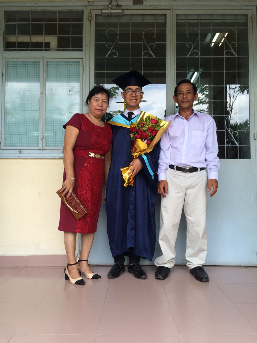 VNScholarship's tweet photo. Pham Huu Ly Just Graduated University!! https://t.co/f26LQUDuZ6 https://t.co/EtG16wsS25