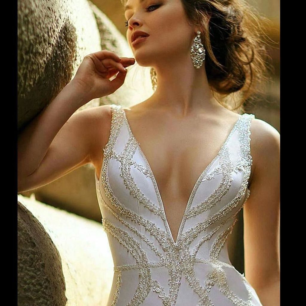 BrideMinded's tweet photo. #bridesdaydream by Innocentia 👗 @bridesdaydream #detailedfabric #bridalstatement #weddinggown #weddingplanning #m… https://t.co/Kz2CXsNR6X https://t.co/8i3nES9sD7