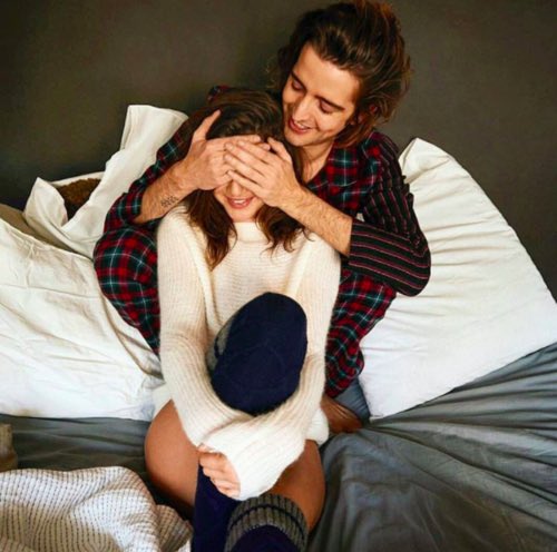 louistvans's tweet photo. This is 1000x cuter than any Elounor pic out there bc it's genuine oops https://t.co/6AidjMyrKT