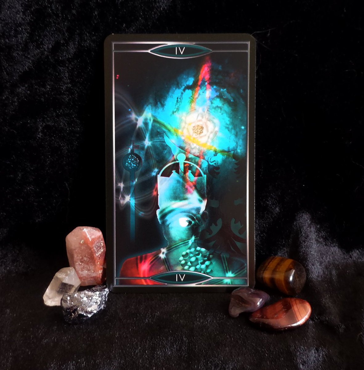 WillowGroveMyst's tweet photo. What's holds it all together? https://t.co/LFkV1dBG0j #dailytarot #quantumtarot #tarotreading #konekotarot https://t.co/mCsc3Iv4gx