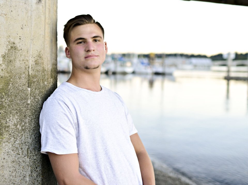 Jasperphotog's tweet photo. Senior Sunday!!!  Take a look at this fabulous THS senior #senior2018 #seniorphotos https://t.co/XY57VZ8EhS https://t.co/kRBdXklx1P