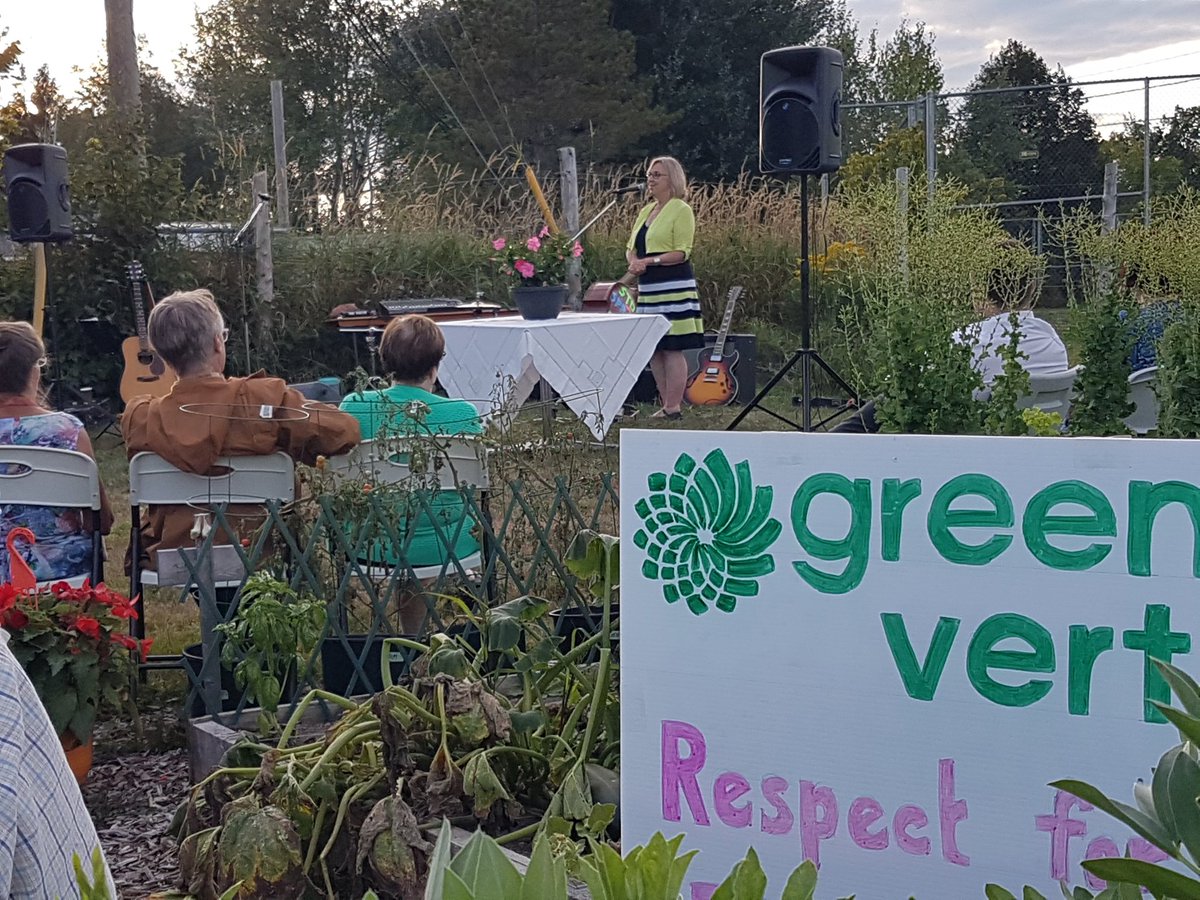 freddygreens's tweet photo. @ElizabethMay at @TheVilleCoop in #Fredericton reminding us that change is possible! #greenwave #nbpoli #cdnpoli https://t.co/ra3XNZ6GCm