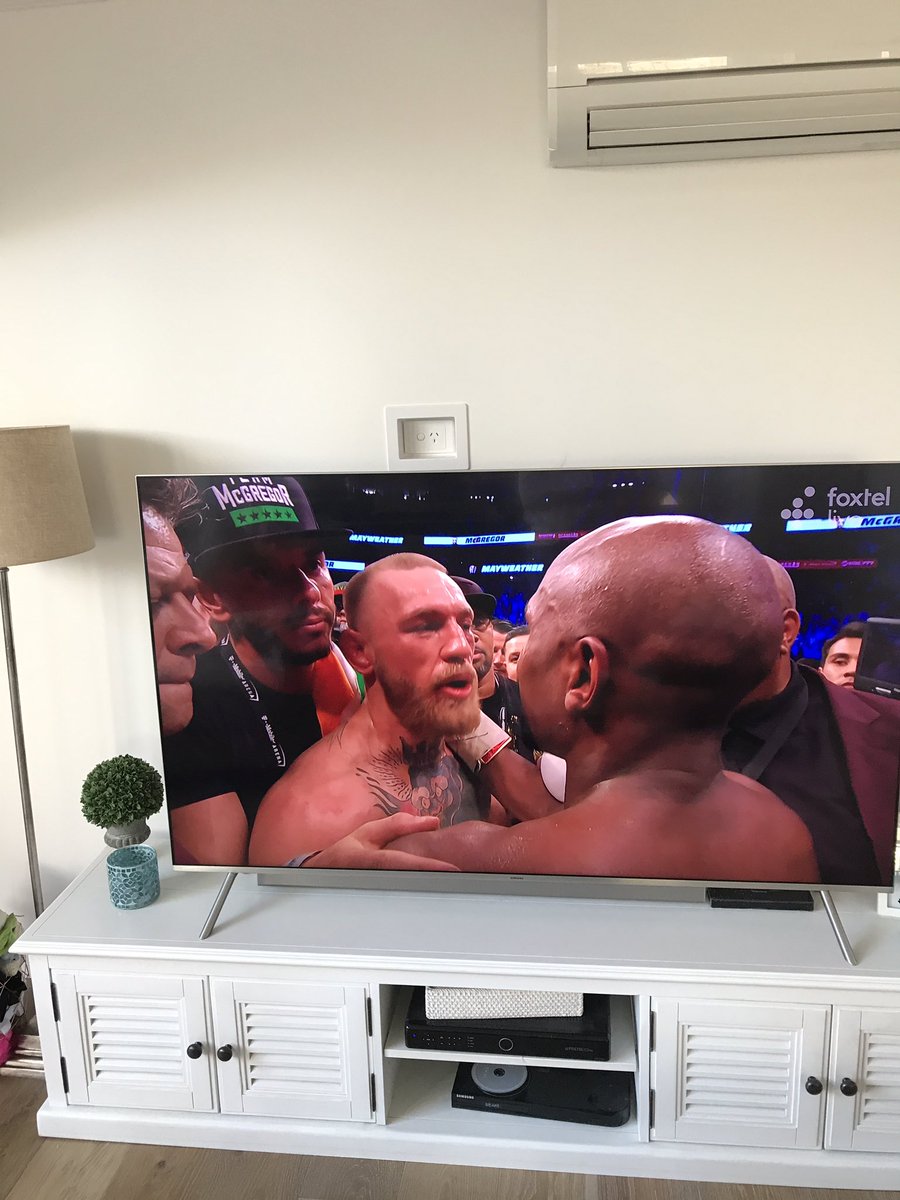theactive_col's tweet photo. Weekends were made for watching #MayweathervMcgregor 🥊 two legends, two sports, one moment in history. https://t.co/657mKM0o4L