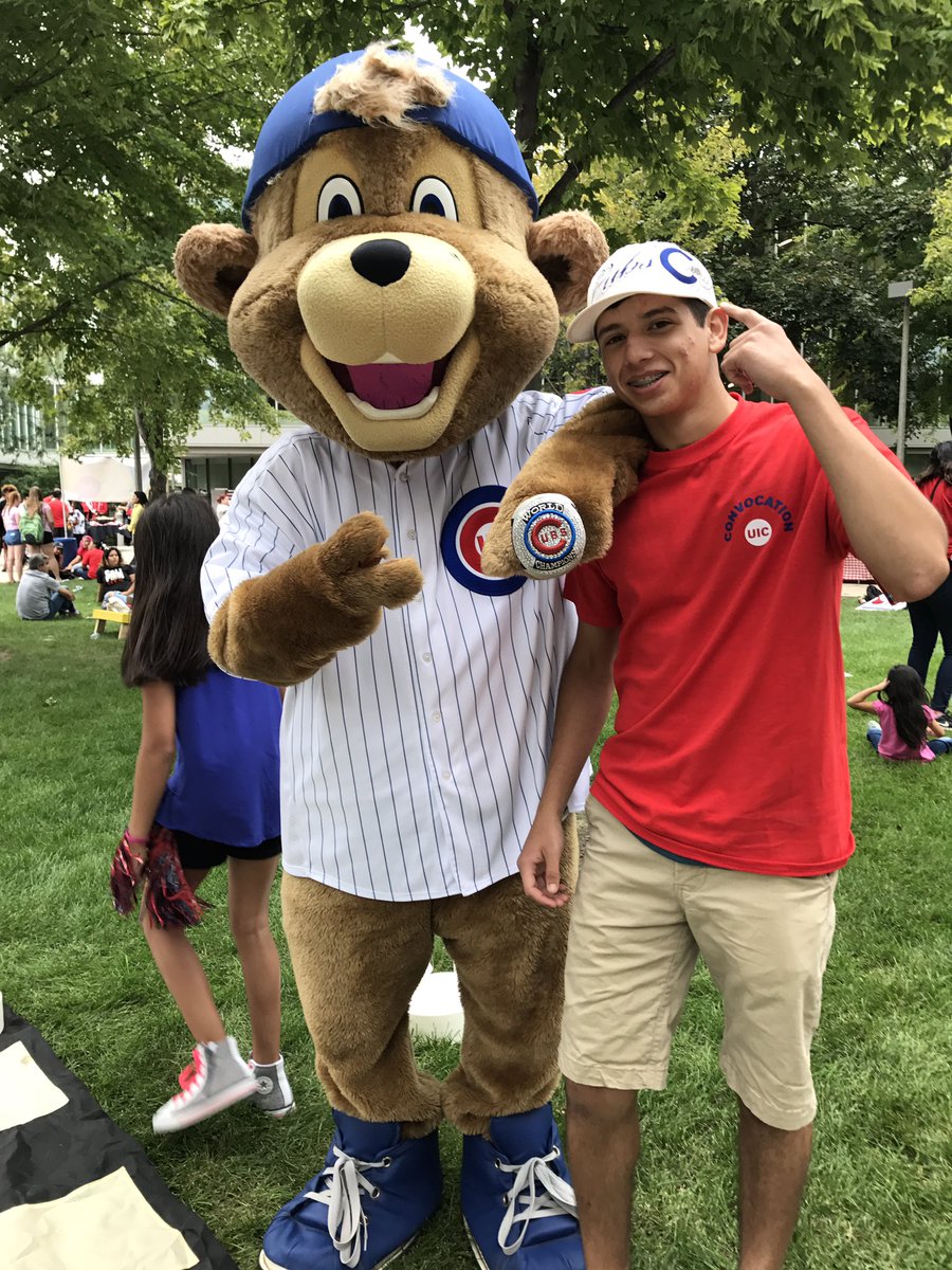 mike31899's tweet photo. Met someone today #uicconvocation #UIC21 #goUIC @Cubs @uicflames https://t.co/6BzI0BiPQE