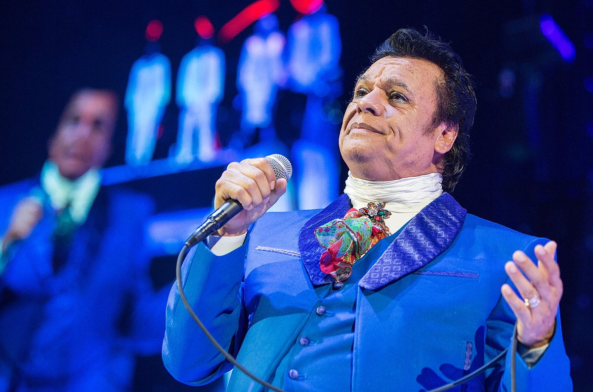 BackstageTRadio's tweet photo. ¡Mañana no se pierdan el #EspecialesBackstage de @soyjuangabriel en donde conmemoraremos su primer años luctuoso! 3PM por @TezoncoRadio. RT https://t.co/gq6cIwTWKc
