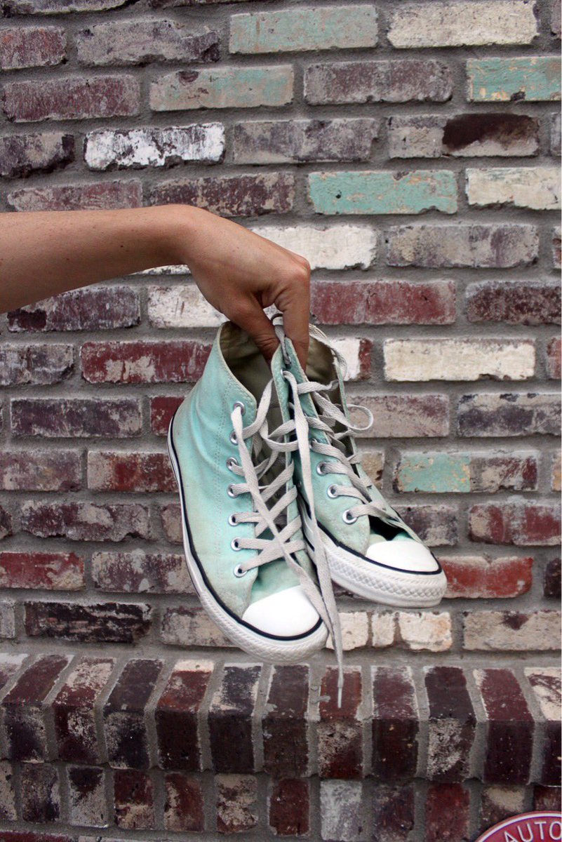 sarahpowerhouse's tweet photo. @OffWht "BEATERS" #OFFCAMPUSCHUCKS https://t.co/ySSXyLf1PW