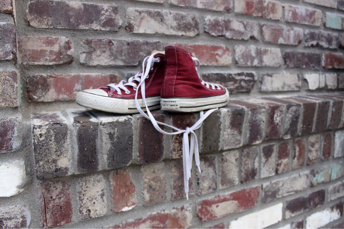 sarahpowerhouse's tweet photo. @OffWht "BEATERS" #OFFCAMPUSCHUCKS https://t.co/ySSXyLf1PW