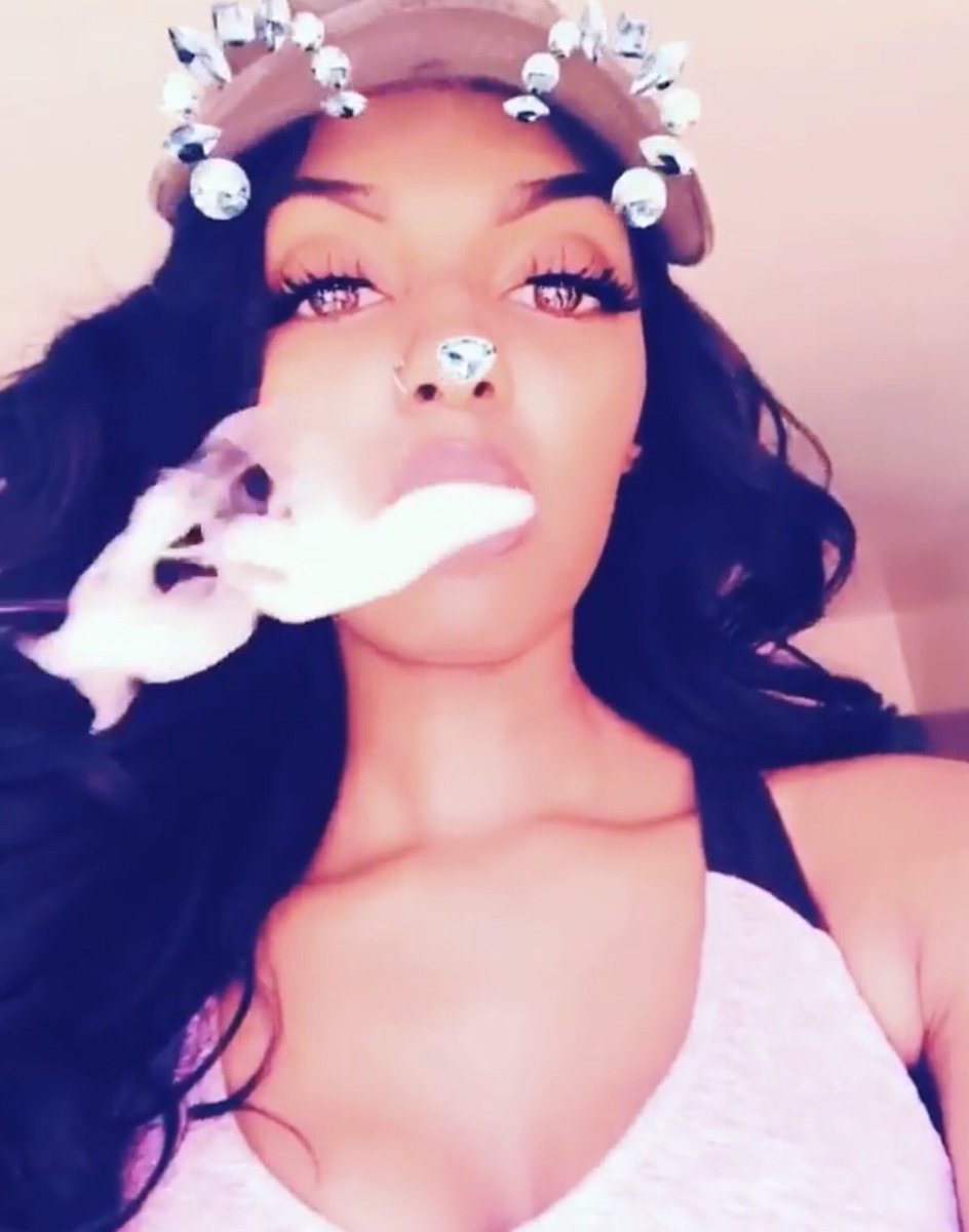 MedicatedModels's tweet photo. Night smoke 🌬 #MedicatedModels #MedicalModels #BabesWhoSmoke #StayBlazin #420Princess @HIGH_TIMES_Mag #FollowUs https://t.co/JDXBqZLDvW