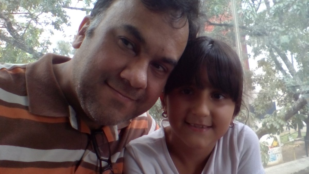 Esperando entrar al Planetario en El Museo de los Niños.