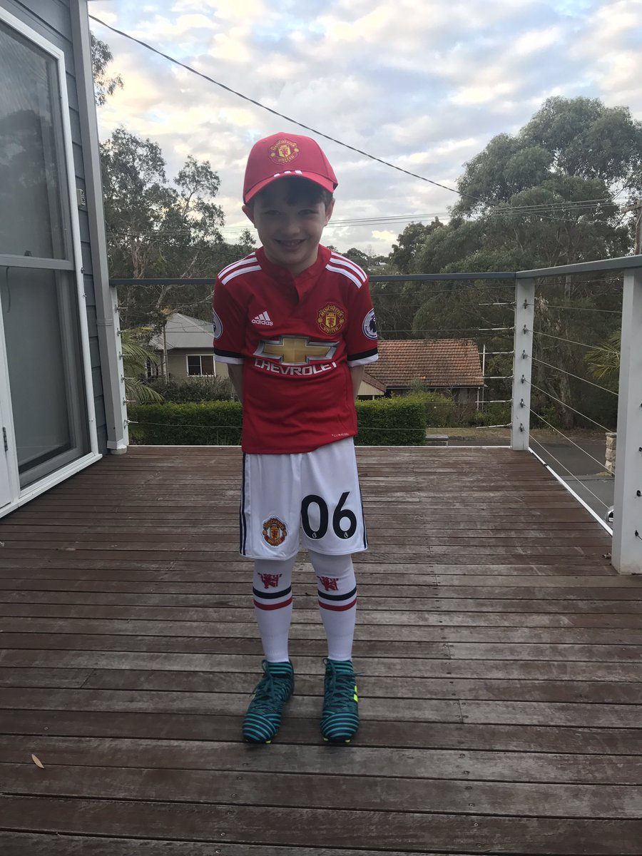 MickyG72's tweet photo. Quick trip home and schooled by @McHughSC on federalism but more importantly making the end of season football awards. #manlyvale #parrots https://t.co/S7Si9AqnCx