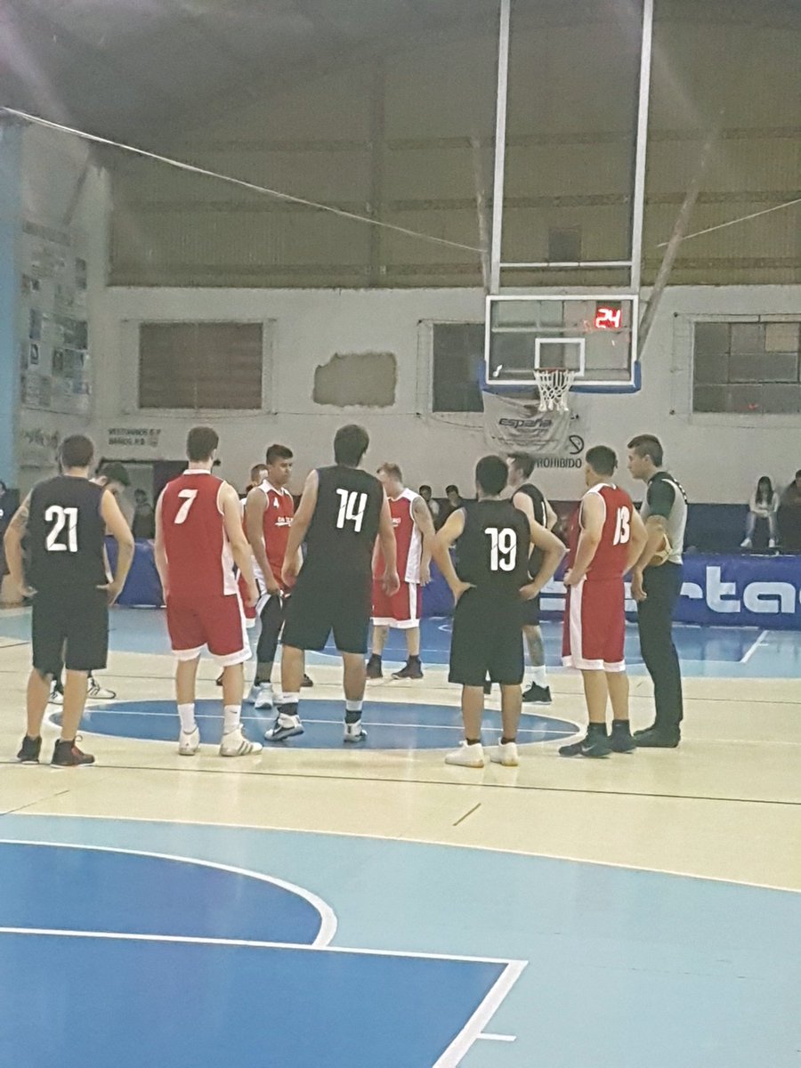 Arranca el primer partido del equipo de #Atlanta #Rosario en la 1° C de la Rosarina <a href="/BasquetRosario/">BásquetRosario</a>