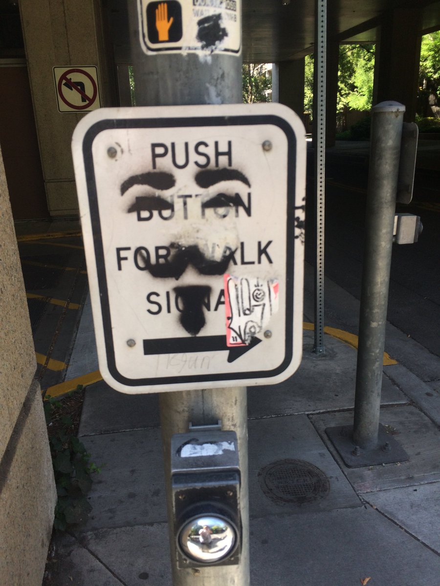 UniqueEug's tweet photo. East 12th and Hilyard
#anonymous #Eugene #StreetArt #Art #Graffiti #GraffitiArt #TagsOfEugene #UniqueEUG https://t.co/ZPfx4Cdts7